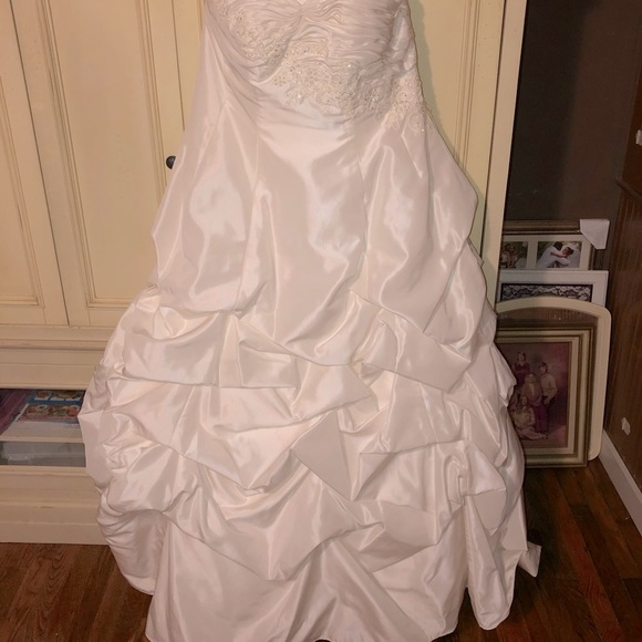 ✨HP✨💍 Stunning Wedding Dress Ball Gown in Ivory - Picture 12 of 13